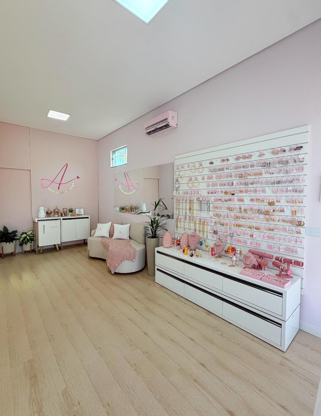 Espaço store com acessórios e bijuterias